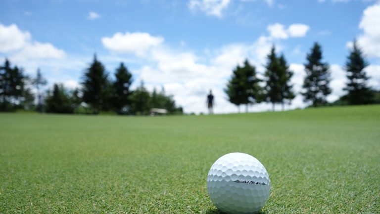 Télémètre golf : indispensable pour les golfeurs